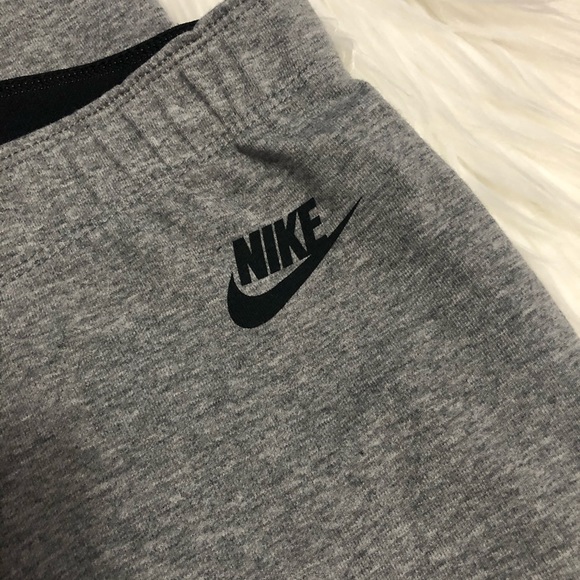 *SOLD* Nike Leggings - Picture 2 of 6